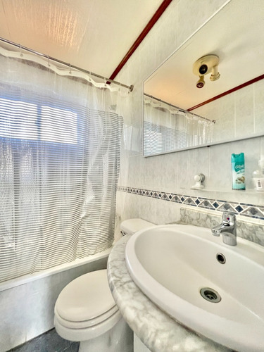 Venta De Interesante Casa A Pasos De Todo, Cachagua