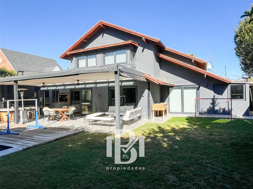 Casa En Venta De 3 Dorm. En Lo Barnechea
