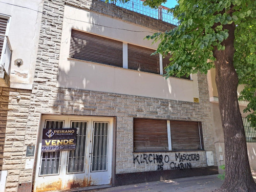 Casa En Venta En Excelente Ubicacion  En 2 Plantas Con 3 Domitorios Patio Terraza Calle 58 E/3y4