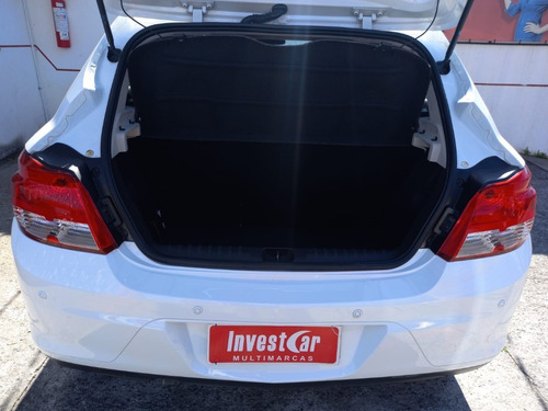 Imagem 9 de 13 de Chevrolet Onix
