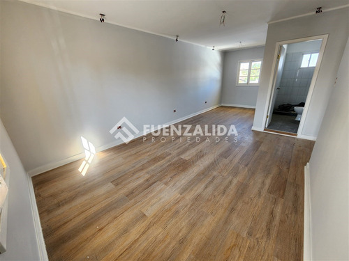 Casa En Venta De 5 Dorm. En Santiago