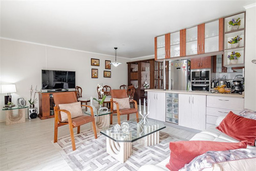Casa En Venta De 3 Dorm Con Dpto Independiente. Las Condes