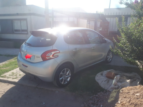 Peugeot 208 1.5 Allure Touchscreen 2016