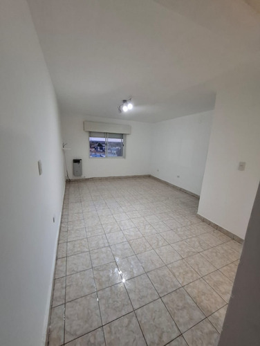 Particular Alquila Dpto 2 Dormitorios. Calle Belgrano 1800