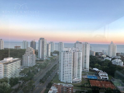 Piso Alto, Vista A La Brava Y A La Mansa , 2 Dormitorios, 2 Baños, Equipado, Gastos Comunes Bajos!