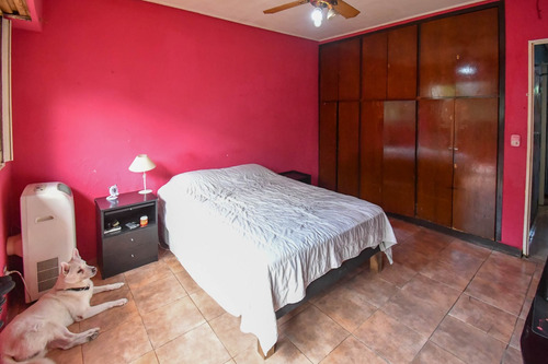 Casa En Venta 196 M² - Boedo / Terreno (22.8 M Pb + 7pisos + 2retiros)