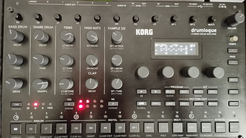 Sintetizador Korg Drumlogue Analogo Digital Sample Player