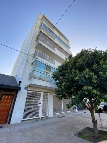 Departamento De 2 Ambientes En Calle 3 E/ 37 Y 38