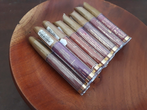 Imagem 1 de 3 de Kit 14 Batons Efeito Matte Collor Dry + Brinde Surpresa
