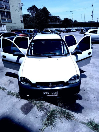 Imagen 8 de 15 de Chevrolet Corsa Clasic 1.6 2004