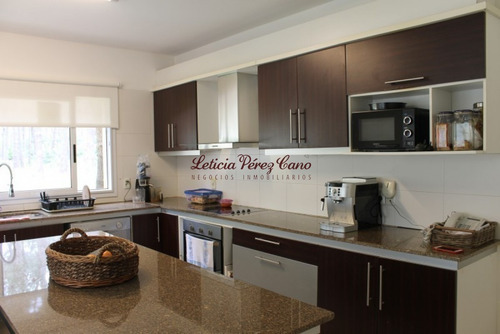 Venta Casa En Laguna Blanca , Manantiales 4 Dormitorios - Ref: 18844