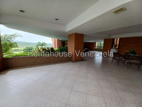 Maria E. Rentahouse Vende Lujoso Y Confortable Apartamento De 195m2 Con Bellas Areas Comunes Bien Reservadas Con Piscina, Caney Y Cancha Deportiva, En Colinas Del Turbio, Lara#25-23505*