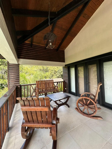 Exclusiva Propiedad De 2 Casas En Venta
