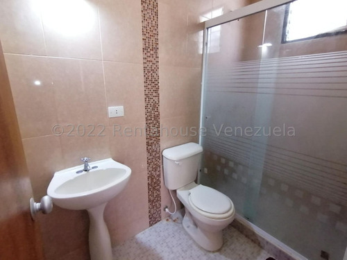 Imagen 16 de 30 de Apartamentos En Venta En La Pastoreña Zona Este Barquisimeto, Lara 22-25447 Romer Gonzalez Profesional Inmobiliario Renta House