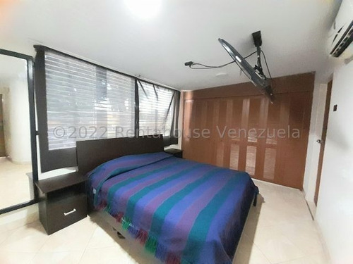 Imagen 17 de 30 de * Casas En Venta * En Avenida Libertador Barquisimeto , Lara Codigo # 23-6028 Mas Informacion :: 412 - 1498654 , Katty Vasquez Rentahouse Co.