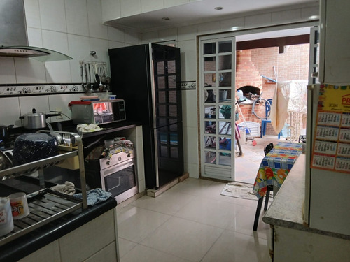 Casa Dúplex Em Condomínio Com 2quartos Sendo Uma Suíte