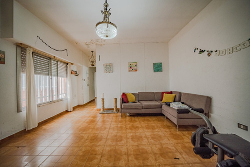 Venta. Casa De 3 Ambientes. Con Patio Y Parrilla. En San Martin. Reservada