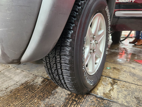 Jeep Liberty Sport 4x2 At