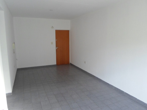 Oportunidad Apto Banco Departamento Gonnet P.b. 2 Dormitorios Espacio Verde ComĂșn + Espacio Auto