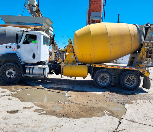 Camión Mezclador De Concreto 8 M3 Caterpillar