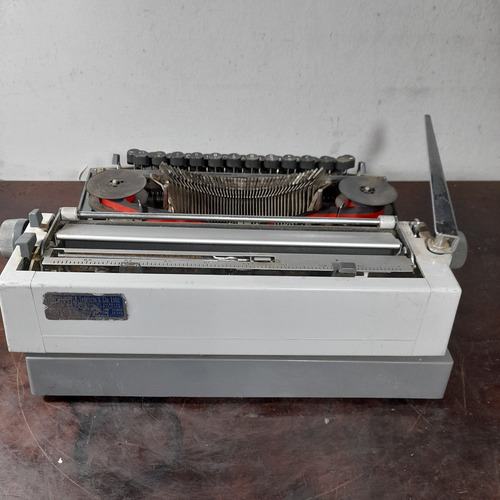 Imagem 5 de 8 de Máquina De Escrever Made Alemanha Para Peças. Ler. Usada