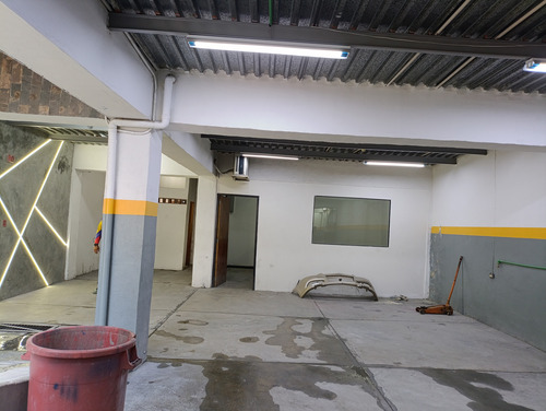 Se Alquila Edificio Comercial De 660 M2 En Santa Eduvigis