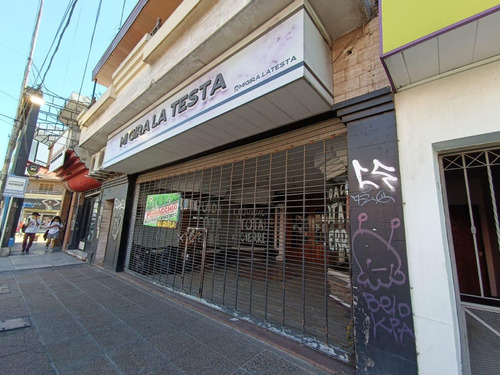 Excelente Local Doble Frente C/ Entre Piso En Zona Comercial Centrico