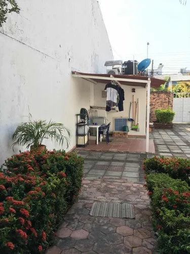 Habitación Amoblada Con Servicios Incluidos . Patqueadero