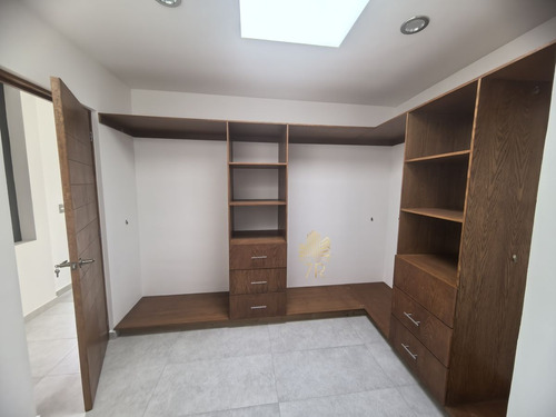 Casa De Autor En Zibata En Venta O Renta Con Recámara En Planta Baja O Estudio
