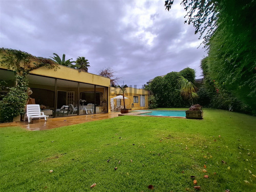 Venta De Casa De 4 Dorm. Bosques De Montemar En Concón