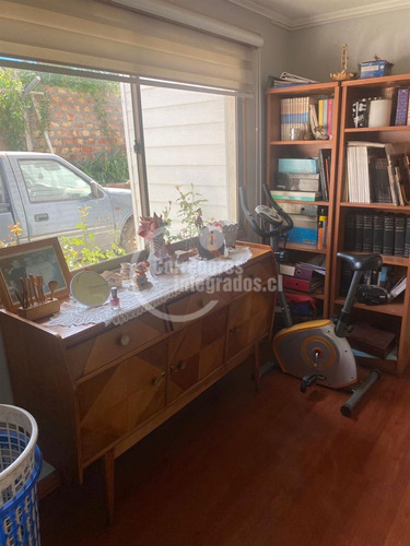 Casa En Venta De 5 Dorm. En La Florida