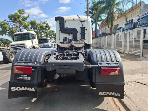 Scania R440 6x2 - Automática