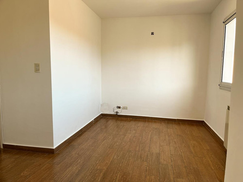Imagen 6 de 12 de Venta Duplex Con Cochera Y Patio Con Parrilla !