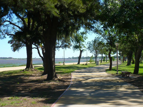 Hermoso Dos Dormitorios Con Gran Balcón Y Cochera Cubierta A Media Cuadra De La Costanera