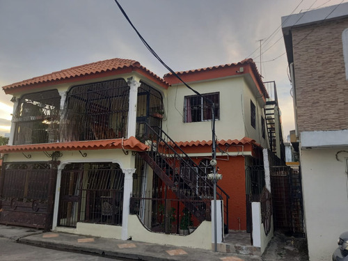 Se Vende Casa De 2 Niveles Con 3 Viviendas San Cristobal