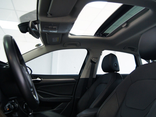 Imagen 8 de 15 de Volkswagen Jetta Highline 2019 Negro