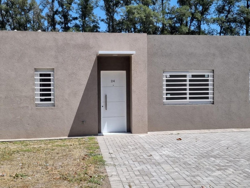 Imagen 22 de 26 de Casa En Venta 3 Ambientes- Grand Bourg