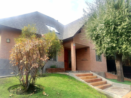 Hermosa Casa Recién Renovada - 851 (104141)