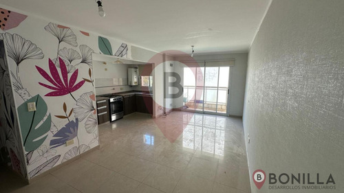 Alquiler!!! Dpto. De 2 Amb. Con 2 Baños En El Centro De Monte Grande!!!