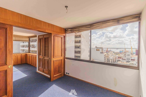 Venta Oficina De Categoría En Ciudad Vieja
