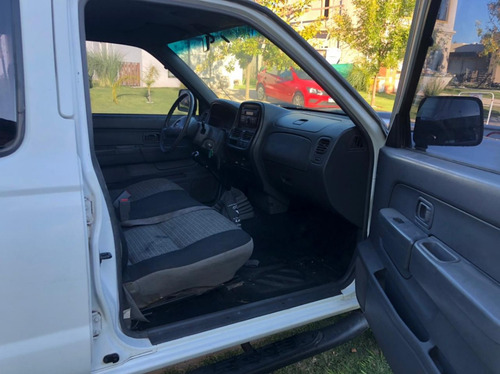 Nissan Np300