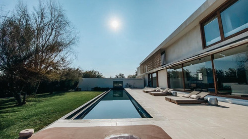 Excelente Casa Hacienda Piedra Roja