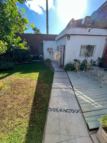 Imagen 15 de 22 de Casa - 3 Amb - Lote 10 X 30 - Cochera Pasante P/4 Autos - Quincho Y Patio