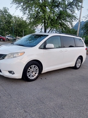 Toyota Sienna Xle At