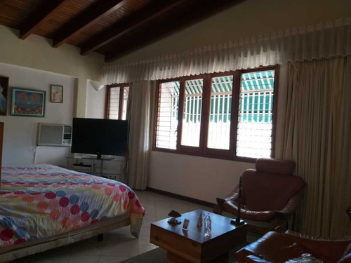 Imagen 25 de 30 de Vendo Casa 580mtrs2 5h+2s/5b+2s/4p Colinas De Tamanaco 9230