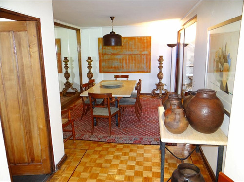 Casa En Venta De 4 Dorm. En Las Condes