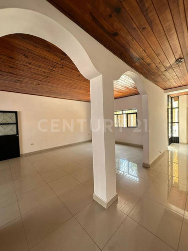 Casa De 1 Piso En Colonia Centro En Parral, Chihuahua