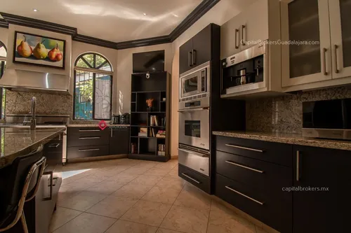 Casa De Lujo En Venta En Ajijic Con Alberca Y Terraza Con Vista A La Laguna