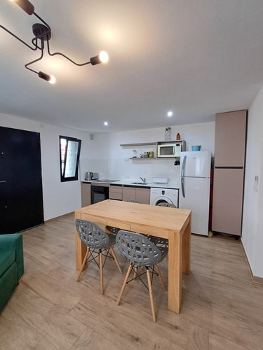 Ph 1 Ambiente Dividido, A La Calle, En Planta Baja Con Entrada Independiente En Barrio Pompeya
