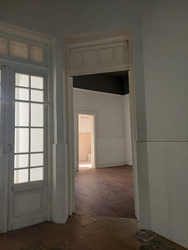 Amplia Casona Para Uso Comercial B° General Paz
